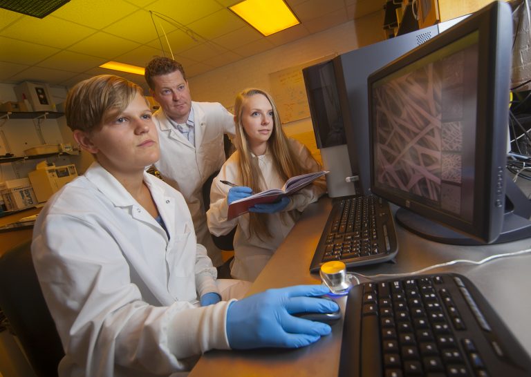 Research Laboratories - Chemical and Biomolecular Engineering ...